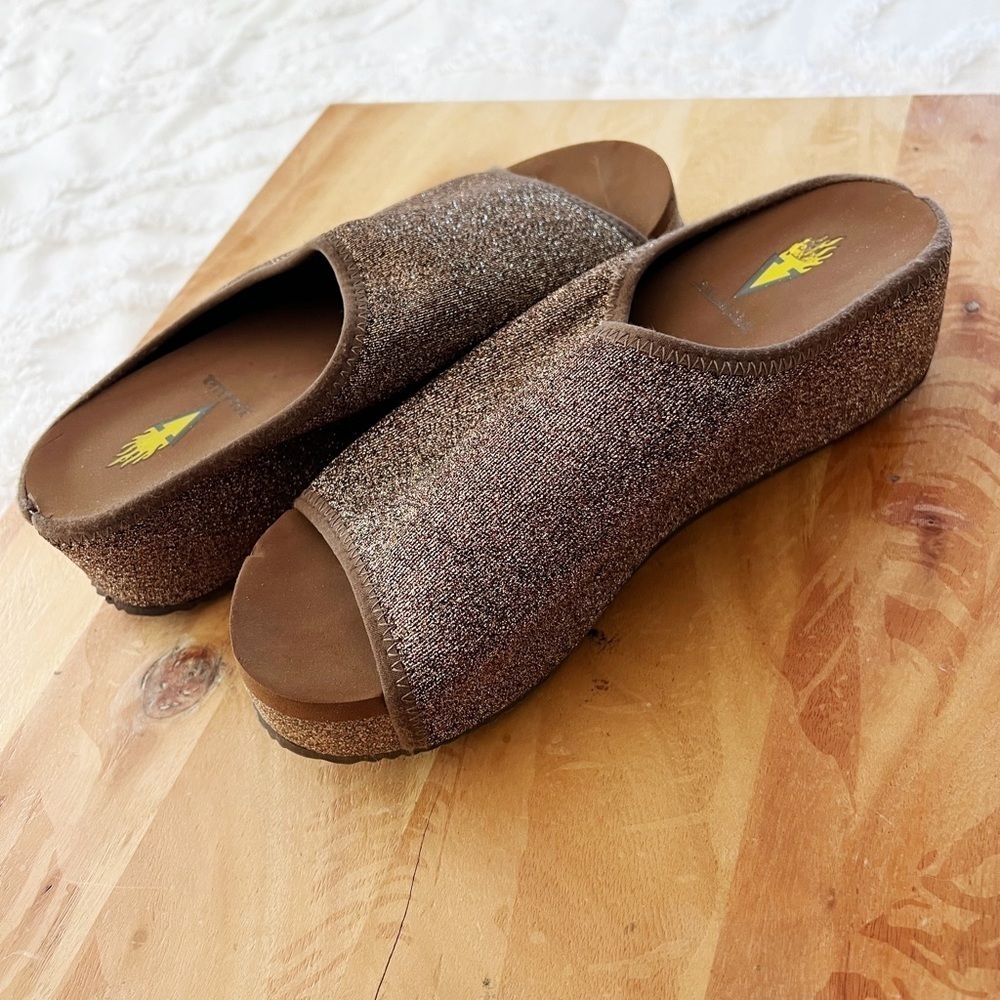 Volatile Gold Sandals Size 7